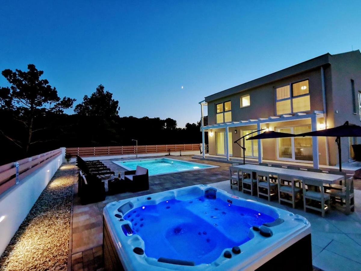 Villa Olivia - New And Modern House With Pool, Souna, Jacuzzi & Playground, Liznjan - Istra Bagian luar foto