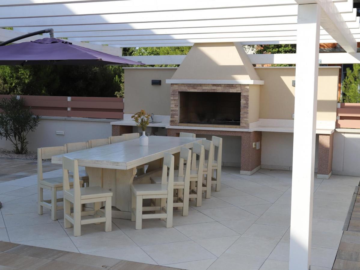 Villa Olivia - New And Modern House With Pool, Souna, Jacuzzi & Playground, Liznjan - Istra Bagian luar foto